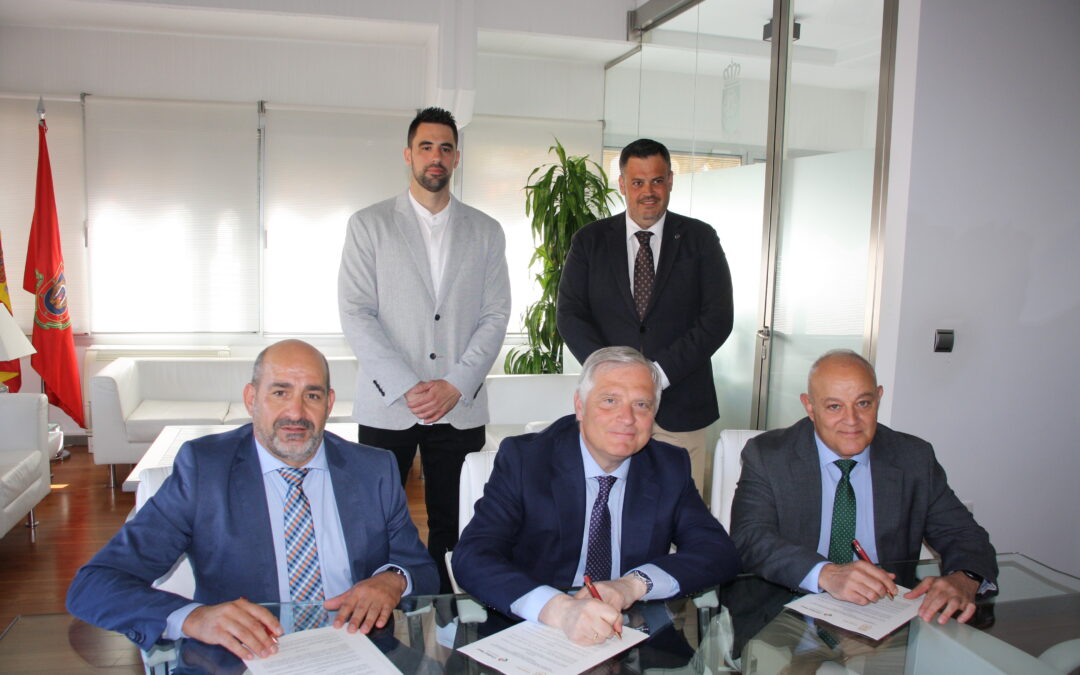 El Ayuntamiento de Ciudad Real y el SCIS firman un convenio para el uso de instalaciones deportivas municipales por parte del personal de emergencias